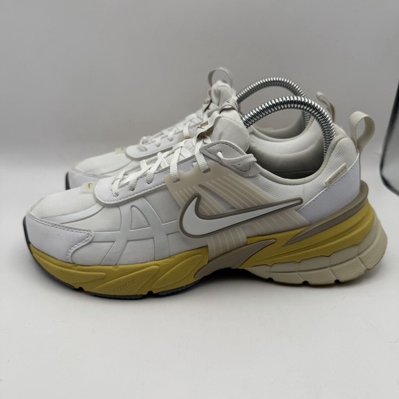 Nike Women's 7.5 V2K Run GTX Gore-Tex White Light Bone Casual Shoes FZ2622-100